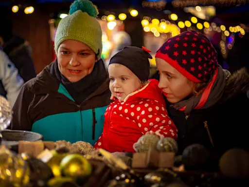 Weihnachtsmarkt Familie