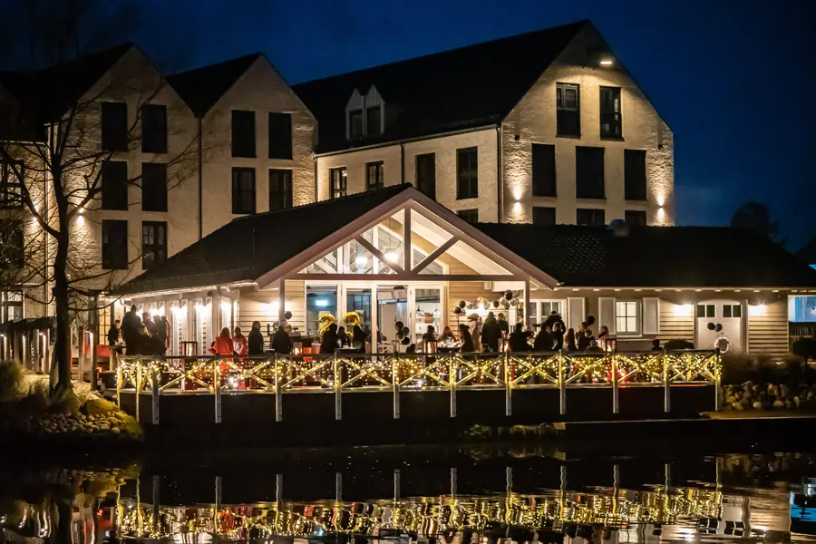 Boathouse Terrasse mit Beleuchtung