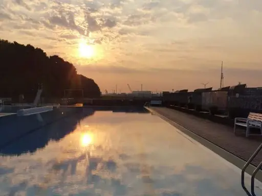 Sonnenaufgang im Freibad