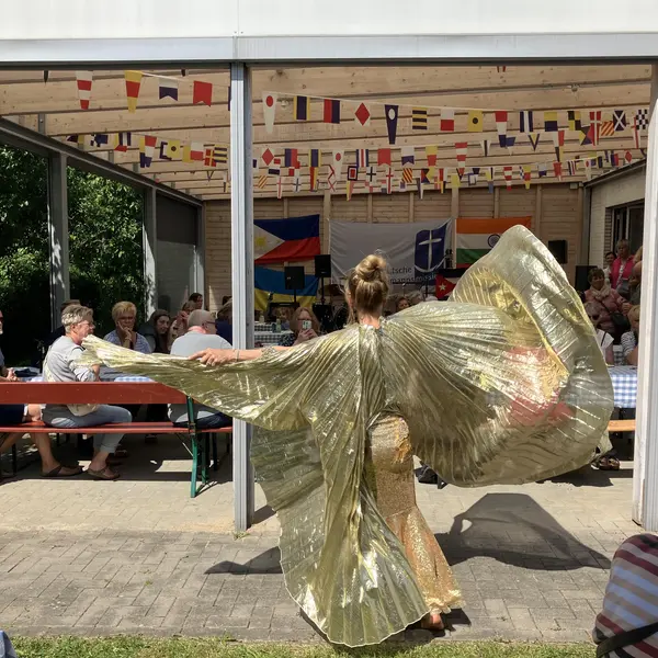 Bauchtänzerin beim Fest der Kulturen