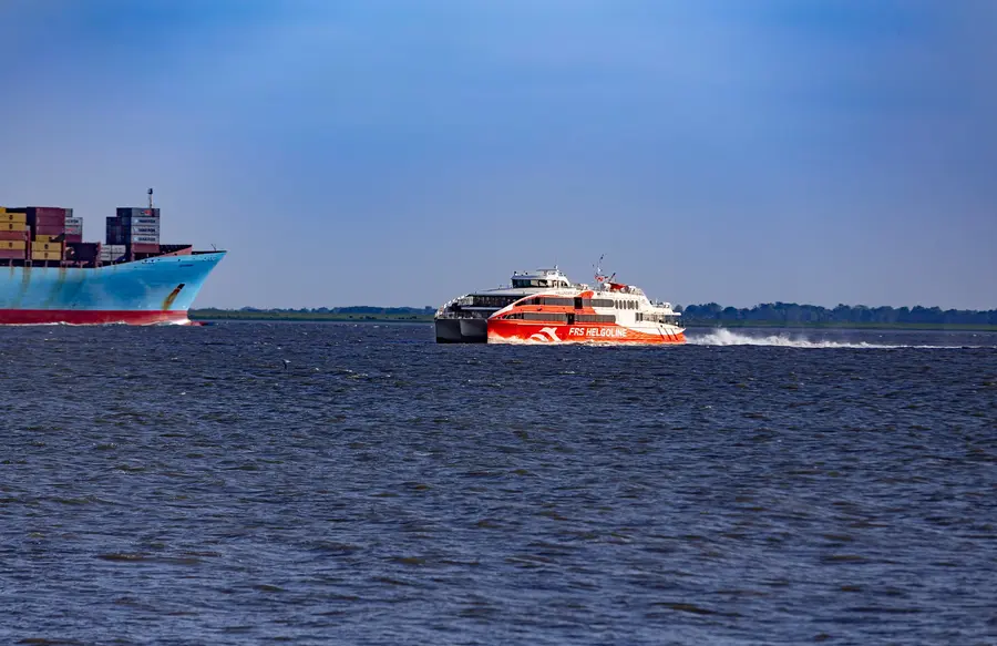 FRS Helgoline auf dem Wasser