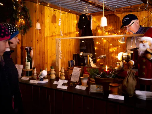 Holzschnitzer Weihnachtsmarkt