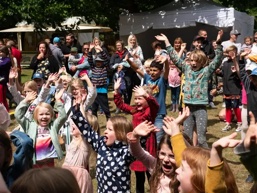 Kinder beim Stadtparkfest